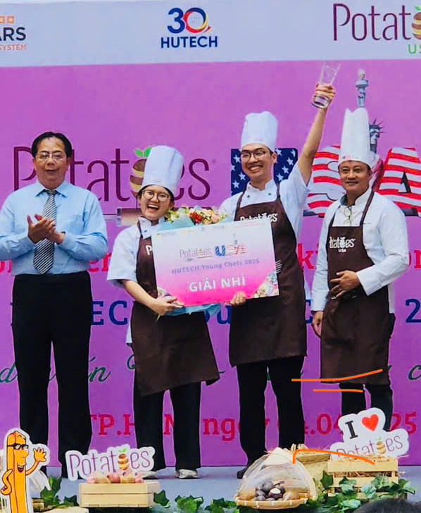 SINH VIÊN NGÀNH KHOA HỌC CHẾ BIẾN MÓN ĂN – KHOA DỤ LỊCH VÀ ẨM THỰC - HUIT ĐẠT GIẢI CAO TẠI CUỘC THI HUTECH YOUNG CHEFS 2025