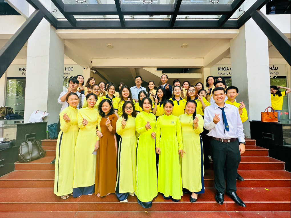 SINH VIÊN KHOA DU LỊCH VÀ ẨM THỰC TÍCH CỰC THAM GIA CUỘC THI NGHIÊN CỨU KHOA HỌC CẤP KHOA NĂM HỌC 2022-2023