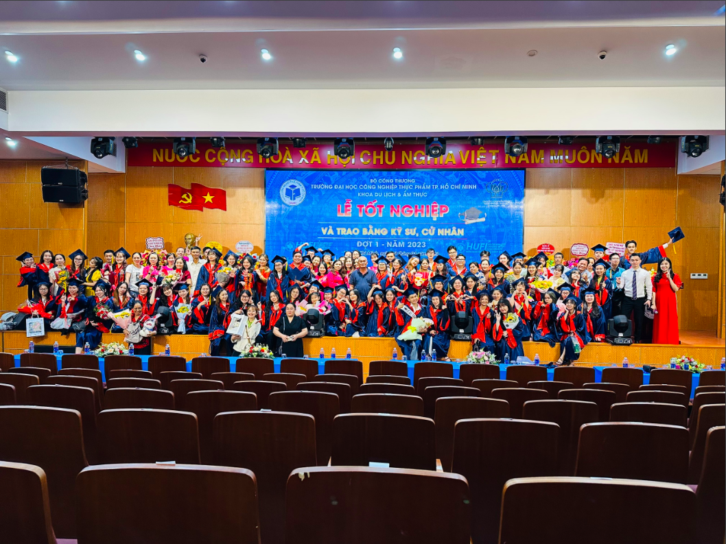 KHOA DU LỊCH VÀ ẨM THỰC - HUFI TỔ CHỨC LỄ TRAO BẰNG  TỐT NGHIỆP ĐẠI HỌC (ĐỢT 1, NĂM 2023)