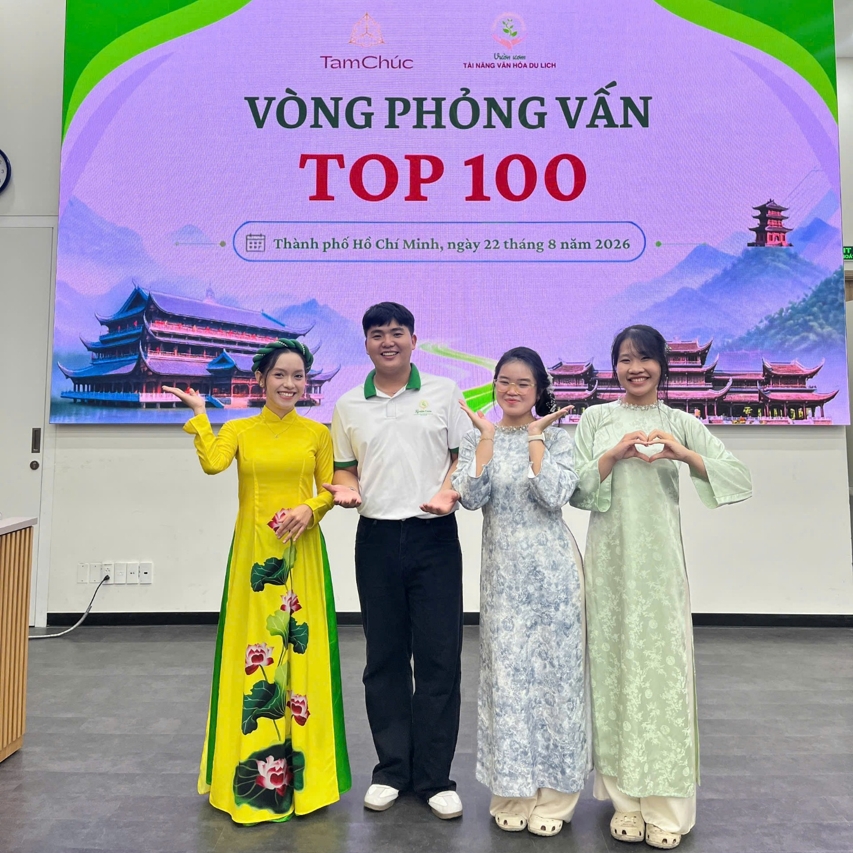 Students from the Faculty of Tourism and Culinary Arts (HUIT) enter tourism culture incubator interviews