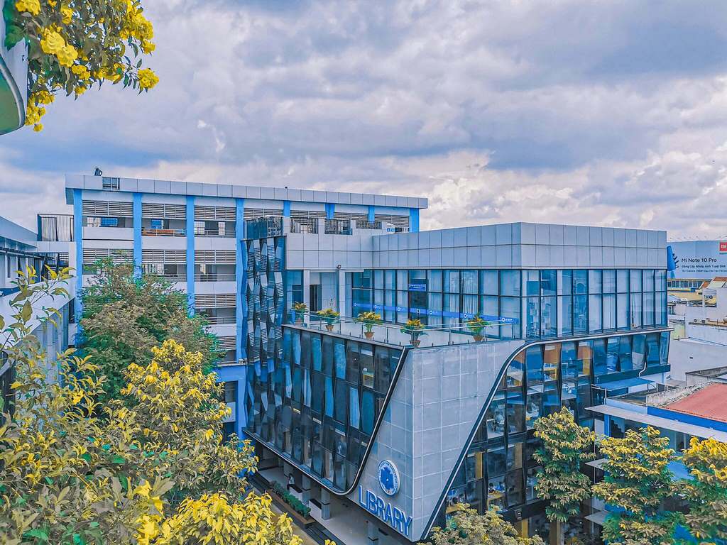 Introduction to Ho Chi Minh City University of Industry and Trade