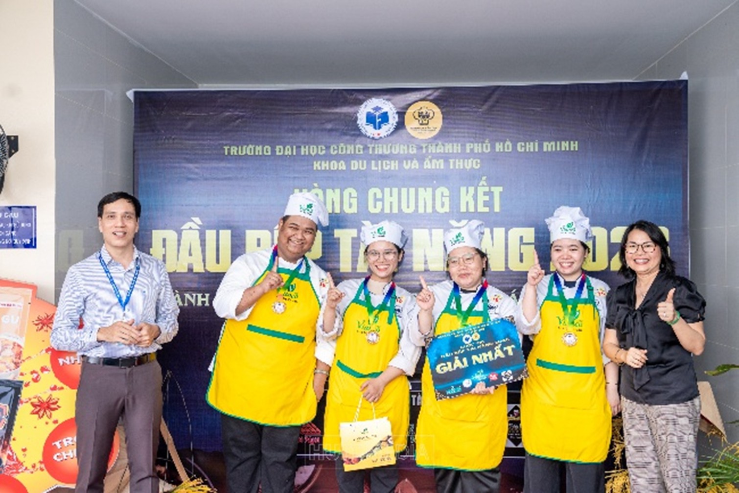 Sôi nổi vòng chung kết hội thi “Đầu bếp tài năng 2026” Khoa Du Lịch và Ẩm Thực 