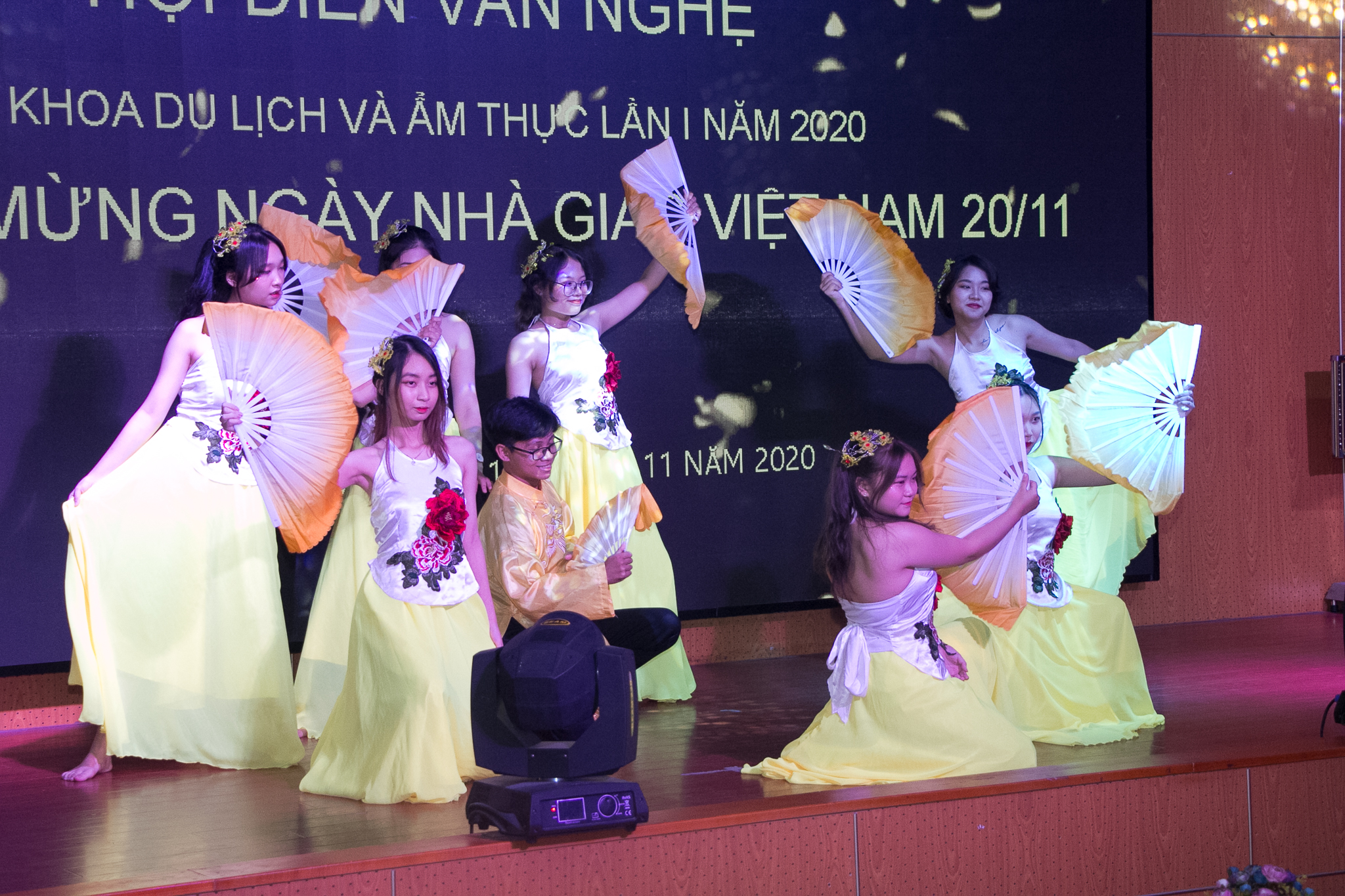 Vòng sơ loại - Hội diễn văn nghệ 20/11 khoa Du lịch & Ẩm thực lần I năm 2020